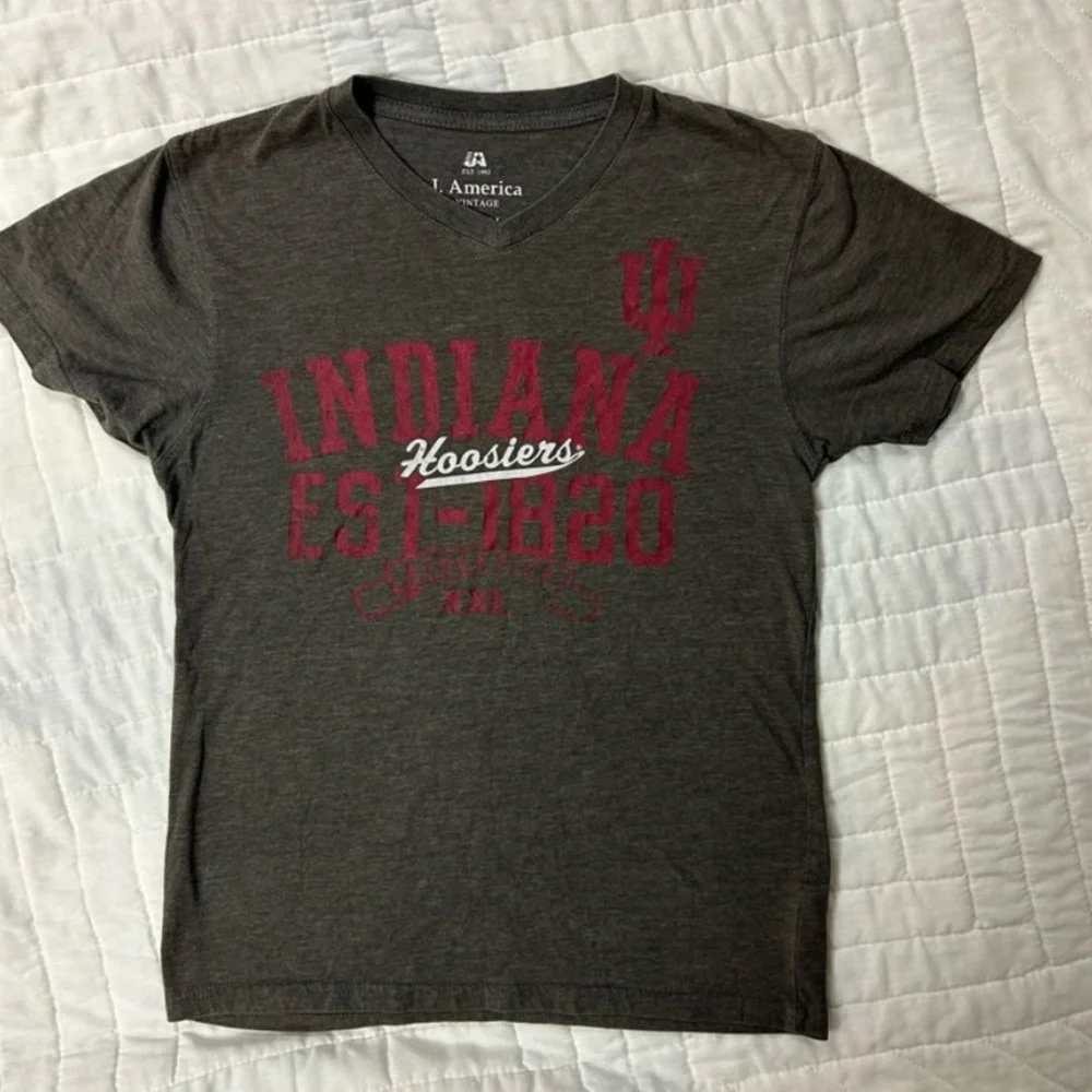 Lot of 2 - Indiana University IU T-shirts - Long Sleeve & Short Sleeve - Picture 2 of 2